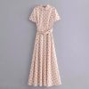 robe a petit pois blanc